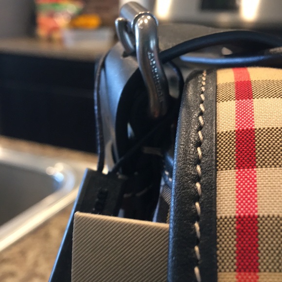 NWT Burberry Large Messenger Bag - Picture 3 of 8